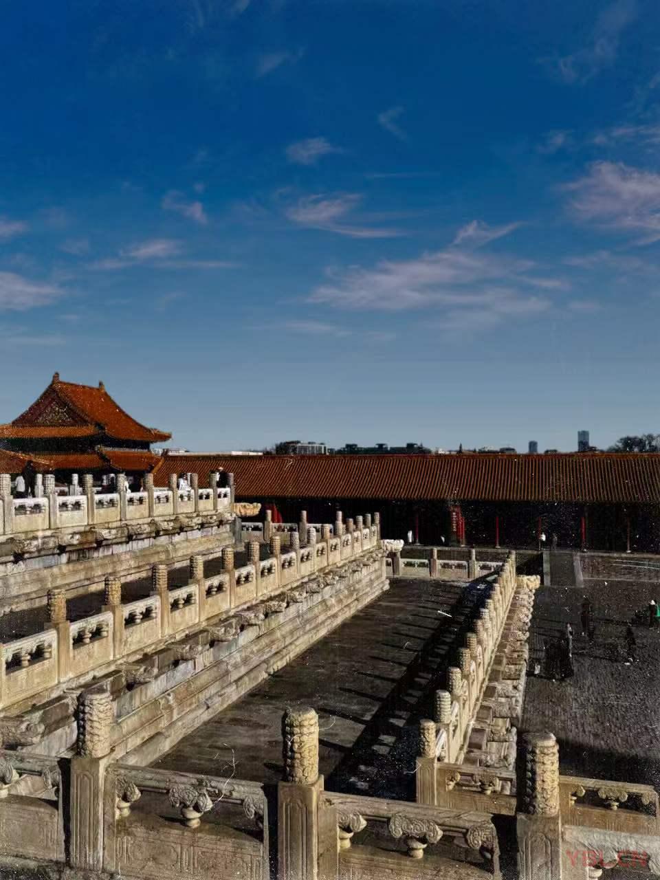 人要離生活遠(yuǎn)一點(diǎn)，才能離夢(mèng)想近一點(diǎn)